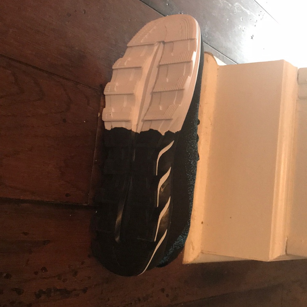 Running shoes - Picture 2 of 3